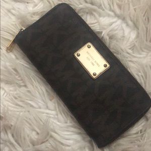 Beautiful Michael Kors wallet
